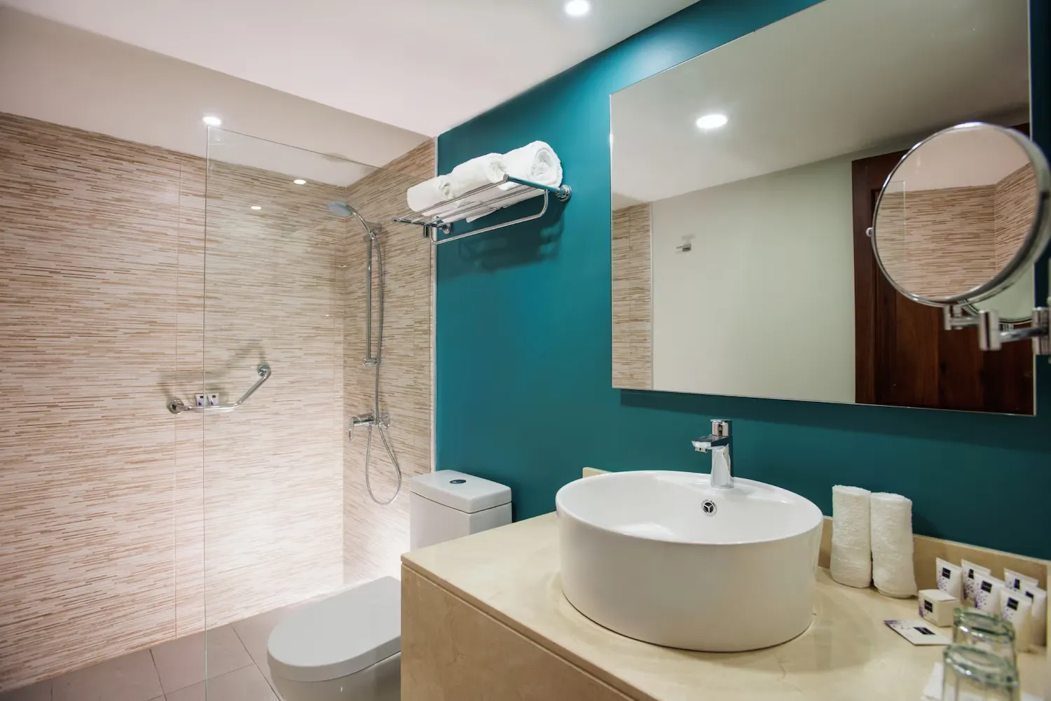 Superior room bathroom